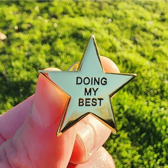 ⭐ Doing My Best Gold Star Enamel Pin ⭐ - Picture 3 of 9